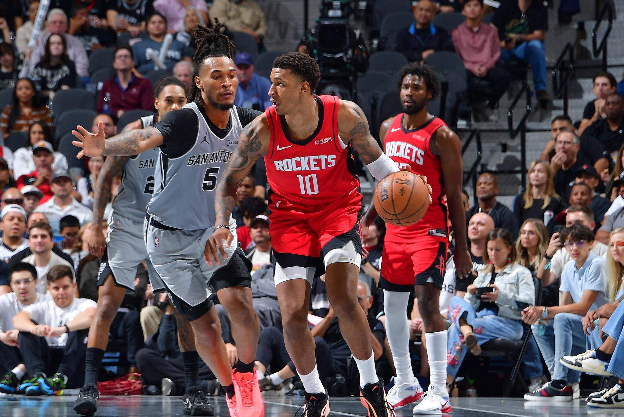 芝加哥小熊队球迷对“巴特曼事件”表示原谅，试图以此终结多年霉运