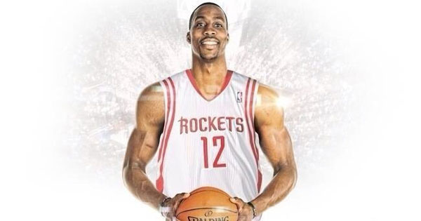 中场核心破门后致敬球迷，感人一幕