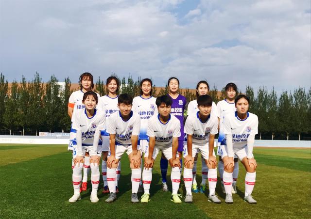 民族传统弩女子个人跪姿决赛：格桑曲珍获得一等奖