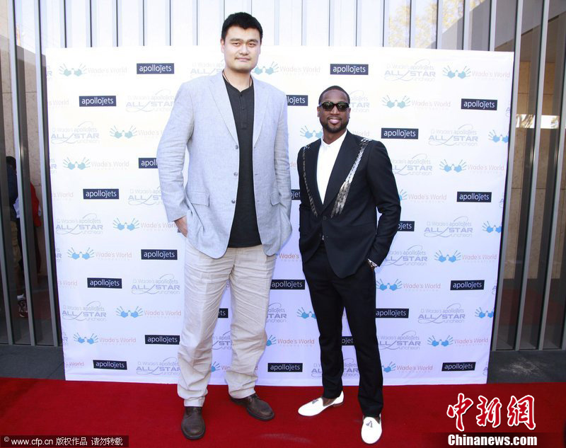 踩脚轻伤却致掘金体系崩塌，约基奇步履艰难休战至少4周