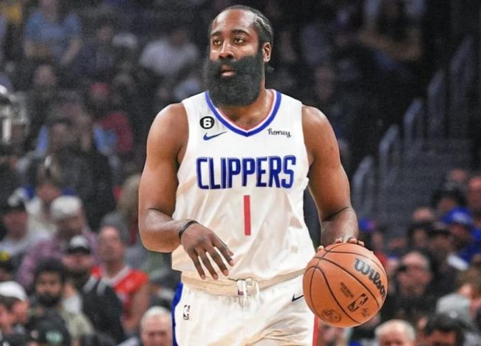 2017 赛季：道奇队核心投手克 Kershaw 在对阵洛基的比赛中达成生涯第 2000 次三振