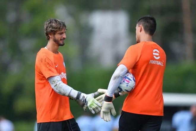 19岁107天，海文是曼联队史英超打入乌龙球最年轻的球员