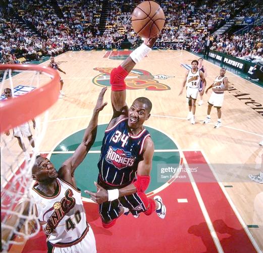 33家上市游戏公司出海：两家闯进百亿大关，但超半营收下滑