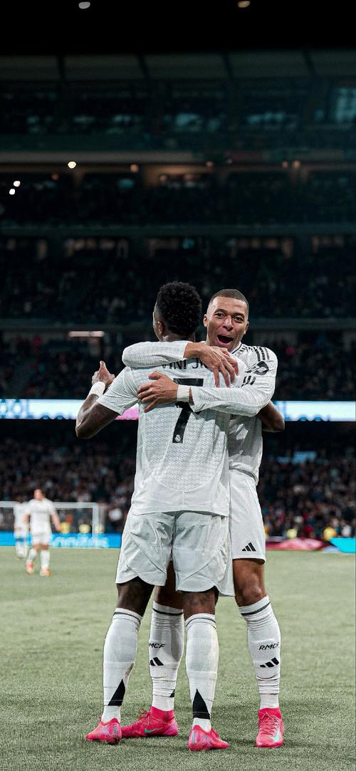 贝纳蒂亚：阿坎吉帮助我们引进了帕瓦尔，国米起初要价2000万