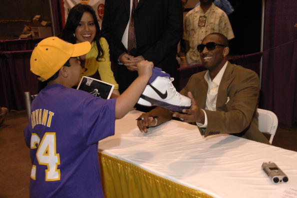 无球可打，加盟湖人，涅槃重生，成为詹姆斯东契奇得力帮手